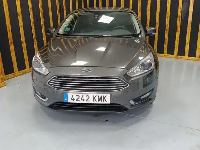 Usado Ford Focus Titanium 125 CV (91 kW) 2017 Gris / plata Berlina