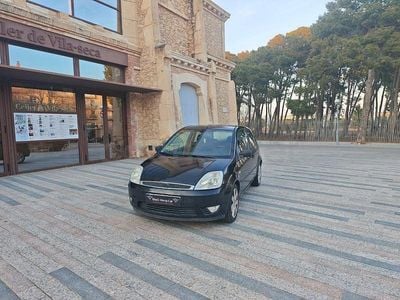 Usado Ford Fiesta 80 CV (58 kW) 2005 Negro Utilitario