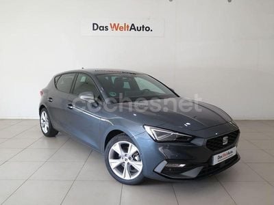 Gris / plata Usado 2025 Seat Leon FR Berlina | 23.000 € (Precio justo)