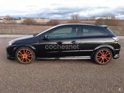Usado Opel Astra GTC Cosmo 120 CV (88 kW) 2005 Negro Berlina