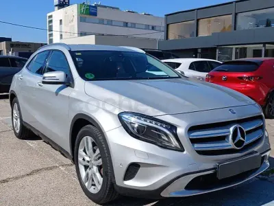 Usado Mercedes GLA200 Style 136 CV (100 kW) 2016 Gris / plata SUV