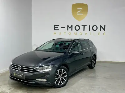 Usado VW Passat Executive 150 CV (110 kW) 2023 Gris / plata Familiar