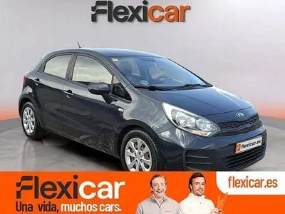 Käytetty Kia Rio 84 HP (61 kW) 2016 Sininen Sedan