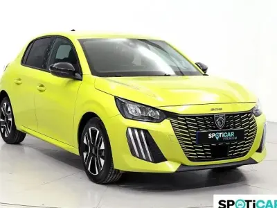 Usado Peugeot 208 Allure 100 CV (73 kW) 2025 Dorado Utilitario