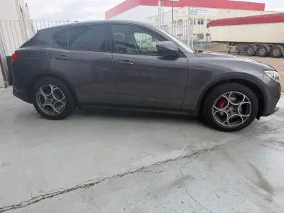 Usado Alfa Romeo Stelvio Sprint 190 CV (139 kW) 2022 Gris SUV