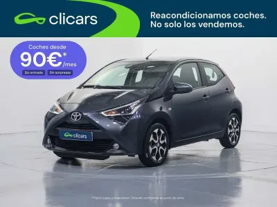 Usado Toyota Aygo X-play 72 CV (52 kW) 2021 Negro Utilitario