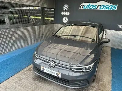Usado VW Golf VIII Life 150 CV (110 kW) 2022 Gris / plata Berlina