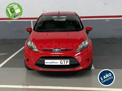 Usado Ford Fiesta Trend 82 CV (60 kW) 2010 Rojo Berlina