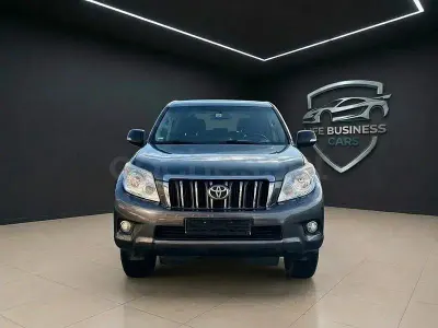 Używany Toyota Land Cruiser 173 KM (127 kW) 2010 Niebieski SUV