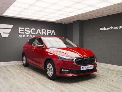 Usado Skoda Fabia Selection 116 CV (85 kW) 2025 Rojo Utilitario