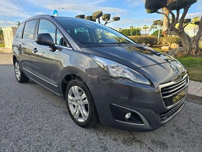Usado Peugeot 5008 Style 120 CV (88 kW) 2016 Gris / plata Monovolumen