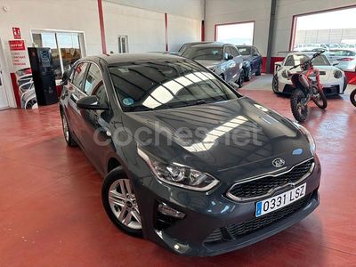 Usado Kia Ceed 136 CV (100 kW) 2021 Azul Utilitario