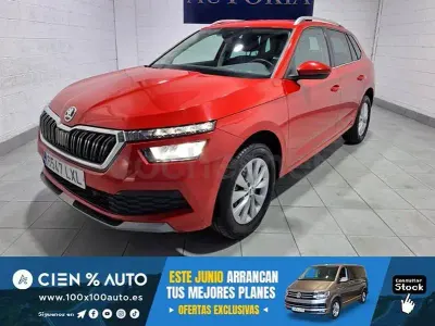 Usado Skoda Kamiq Ambition 110 CV (80 kW) 2022 Rojo SUV