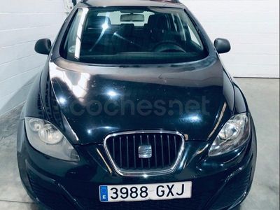 Usado Seat Altea XL 90 CV (66 kW) 2010 Marrón Monovolumen