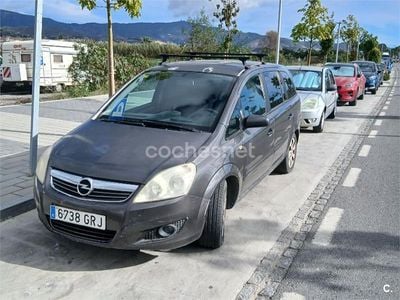 Gris / plata Usado 2009 Opel Zafira Essentia Monovolumen | 1500 €