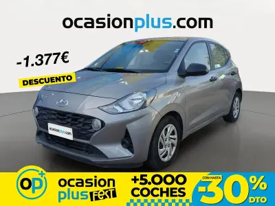 Usado Hyundai i10 67 CV (49 kW) 2022 Gris Utilitario