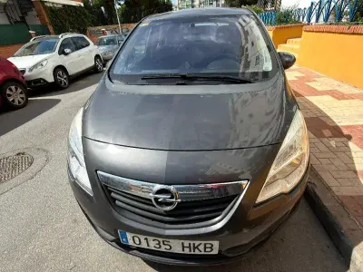 Usado Opel Meriva Design Edition 110 HP (80 kW) 2012 Cinzento Monovolume