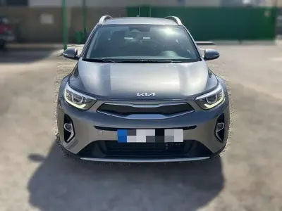 Usado Kia Stonic 101 CV (74 kW) 2025 Gris SUV