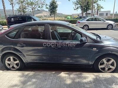 Gris / plata Usado 2006 Ford Focus Ghia Berlina | 3000 € (Precio justo)