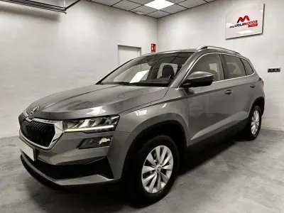 Usado Skoda Karoq Ambition 115 CV (84 kW) 2022 Gris / plata SUV