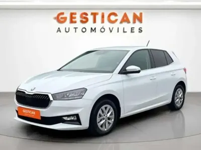Usado Skoda Fabia Selection 95 CV (69 kW) 2025 Blanco Utilitario