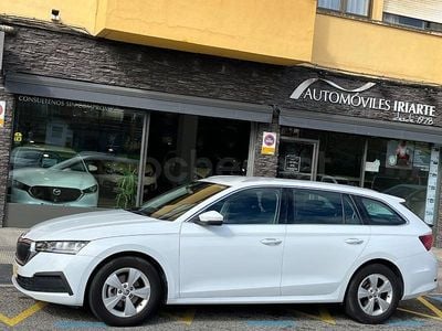 Usado Skoda Octavia Ambition 110 CV (80 kW) 2021 Blanco Familiar