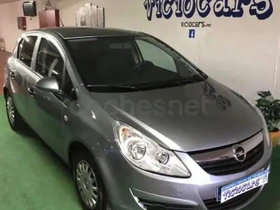 Usado Opel Corsa Cosmo 85 CV (62 kW) 2010 Gris / plata Utilitario