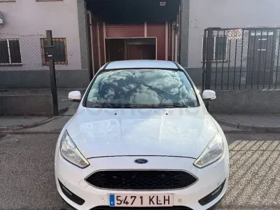 Usado Ford Focus Trend 120 CV (88 kW) 2018 Blanco Berlina