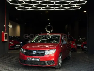 Usado Dacia Logan Ambiance 90 CV (66 kW) 2017 Granate Berlina