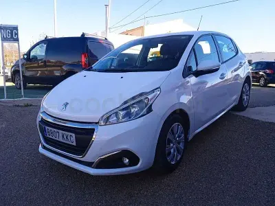 Usado Peugeot 208 Active 99 CV (72 kW) 2018 Blanco Utilitario