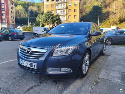 Usado Opel Insignia Sport 160 HP (117 kW) 2011 Azul Sedan