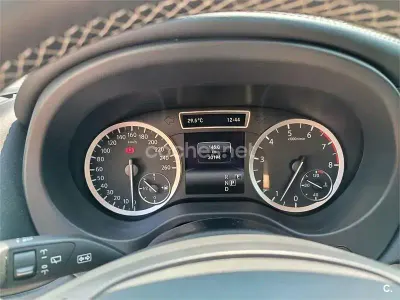 Usado Infiniti Q30 Premium 156 CV (114 kW) 2019 Rojo Berlina