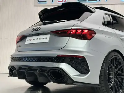 Usado Audi RS3 Sportback Sport 400 CV (294 kW) 2022 Gris Utilitario