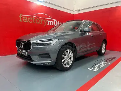 Usado Volvo XC60 Momentum 197 CV (144 kW) 2021 Gris / plata SUV