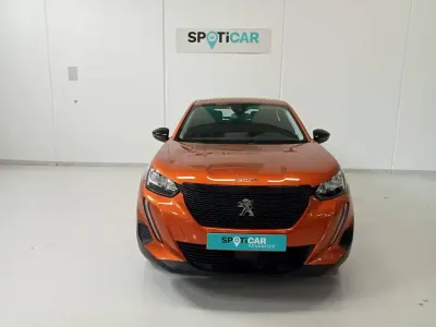 Usado Peugeot 2008 Active 110 CV (80 kW) 2022 Naranja SUV