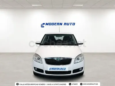 Usado Skoda Fabia 60 HP (44 kW) 2010 Branco Sedan