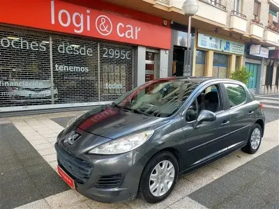 Usado Peugeot 207 70 CV (51 kW) 2010 Gris / plata Berlina