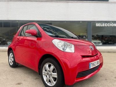 Usado Toyota iQ 68 CV (50 kW) 2011 Rojo Utilitario