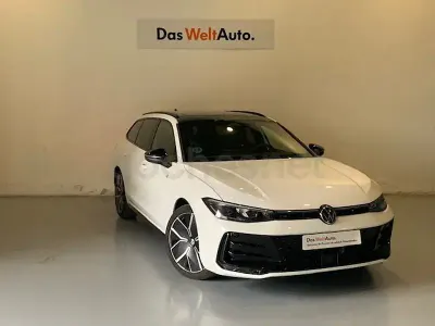 Używany VW Passat R-line 193 KM (141 kW) 2025 Biały Kombi