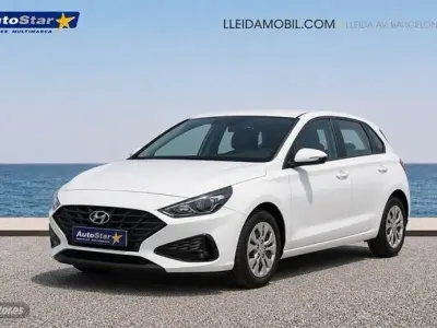 Usado Hyundai i30 110 CV (80 kW) 2022 Blanco Berlina