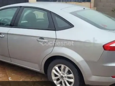 Usado Ford Mondeo Trend 145 CV (106 kW) 2009 Gris / plata Berlina
