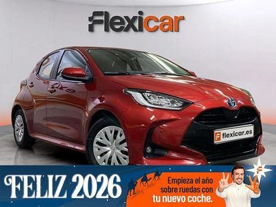 Rojo Usado 2023 Toyota Yaris Hybrid Active Berlina | 18.990 € (Buen precio)