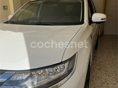 Usado Mitsubishi Outlander P-HEV 203 CV (149 kW) 2017 Blanco SUV