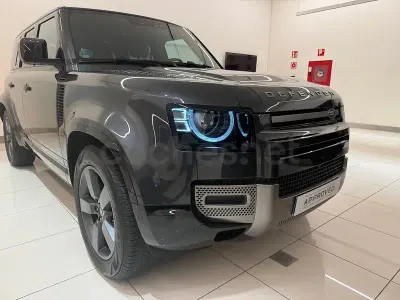 Usado Land Rover Defender SE 249 CV (183 kW) 2025 Gris / plata SUV