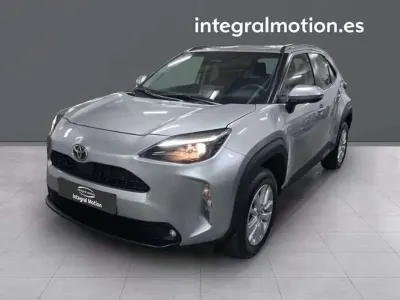 Usado Toyota Yaris Cross Business Edition 116 CV (85 kW) 2025 Plateado SUV