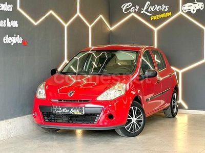 Usado Renault Clio IV Expression 75 CV (55 kW) 2013 Rojo Berlina