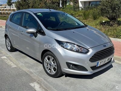 Gris / plata Usado 2014 Ford Fiesta Titanium Berlina | 8900 € (Caro)