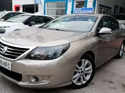 Usado Renault Latitude Expression 150 CV (110 kW) 2011 Marrón Berlina