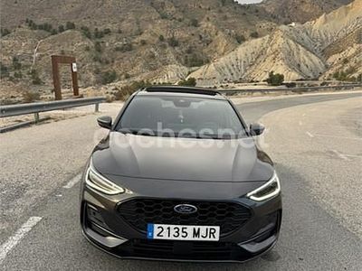 Gris / plata Usado 2023 Ford Focus ST-Line X Berlina | 24.900 €