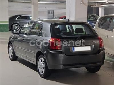 Gris / plata Usado 2005 Toyota Corolla Sol Berlina | 5300 € (Precio justo)